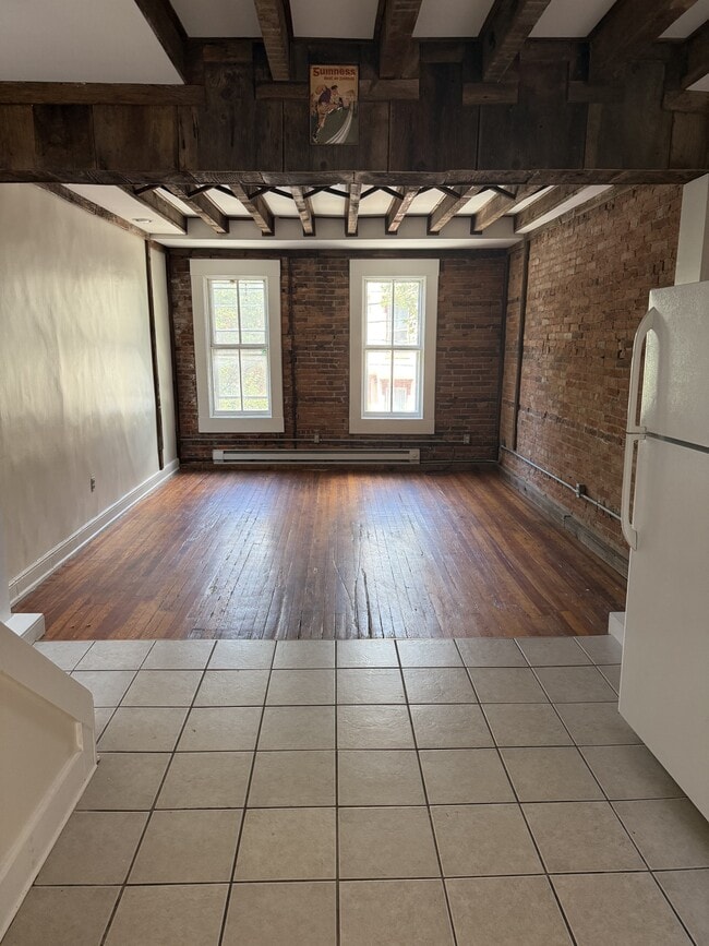 Primary Photo - 217 Briggs St