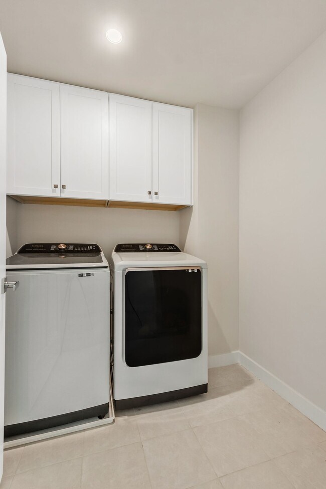 Building Photo - 302 Finnegan Ct