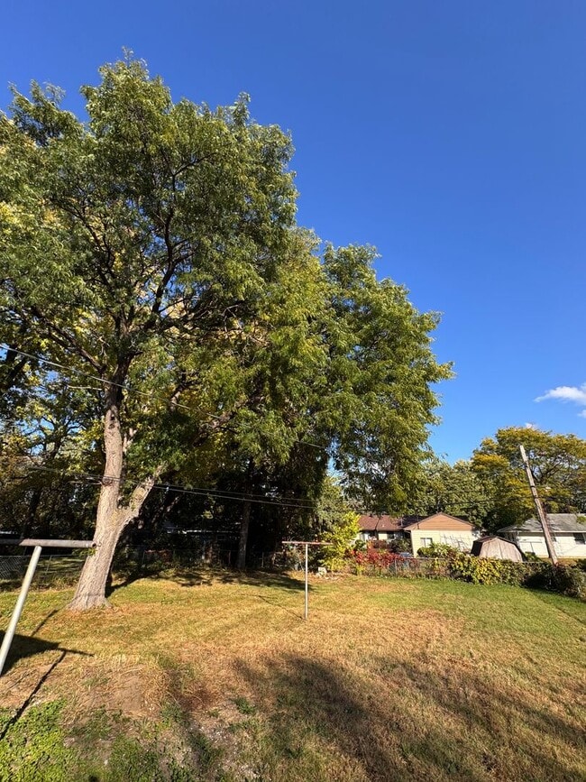 Building Photo - AVAILABLE NOW! Gorgeous, Newly Renovated 5...