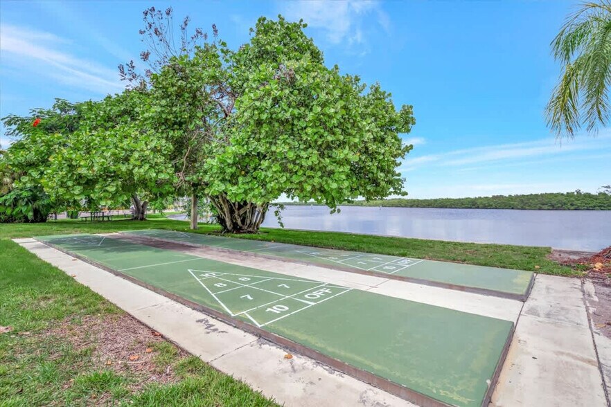 Building Photo - 611 Destiny Dr