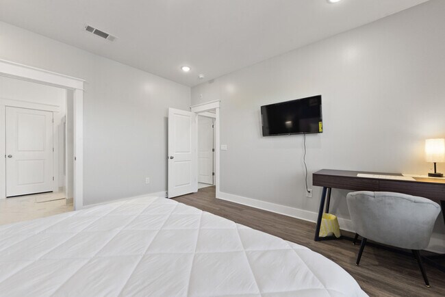 Building Photo - 133 Briarfield Ave