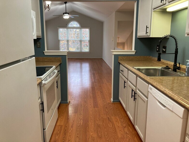 Building Photo - 56626 Chesapeake Trail