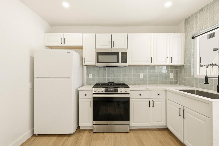Building Photo - 1380 Grove Ave