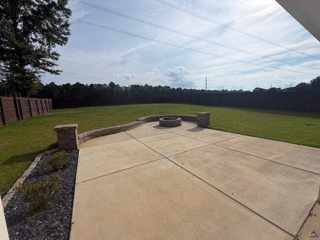 Building Photo - 521 Edgarton Way