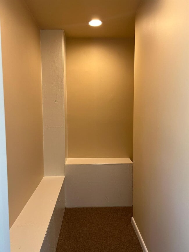 Building Photo - 3134 Lexington Ave