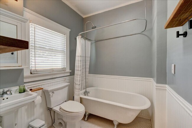 Building Photo - Classic Craftsman with Modern Amenities 2-Bedroom, 2-Bath Rental Home in the Heart of Golden Hill...