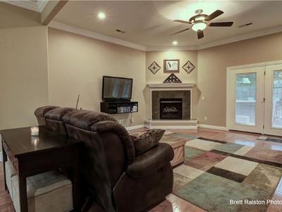 Building Photo - 656 W Foothills Dr