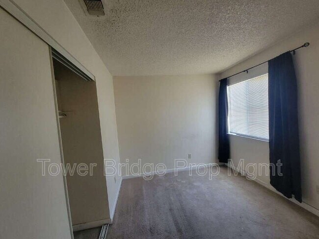Building Photo - 4068 Fawn Cir