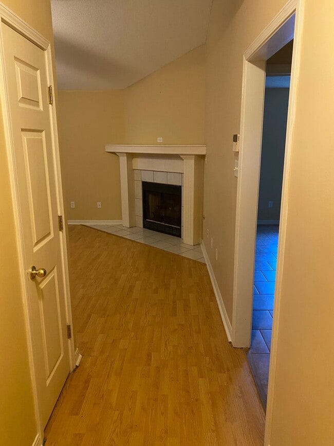 Building Photo - Contact Peggy 501 676 1758