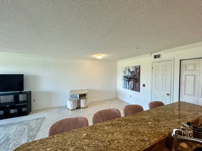Building Photo - 2400 Feather Sound Dr