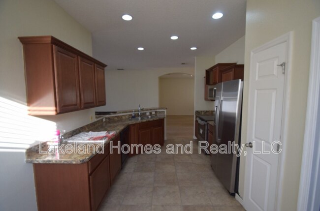 Building Photo - 823 Krenson Woods Ln