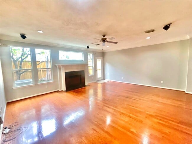 Building Photo - 1622 Cohn St