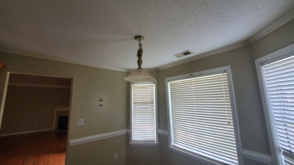 Building Photo - 1084 Tara Dr