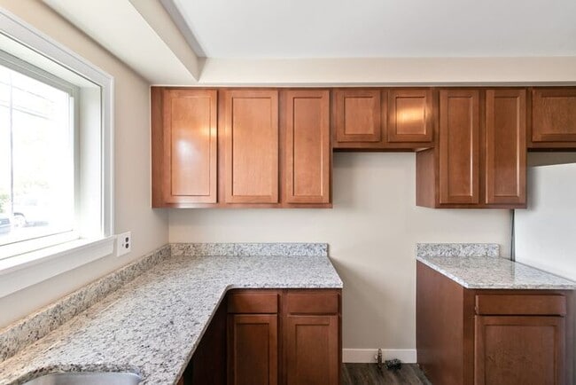 Building Photo - HUGE Updated Apartment with hardwood floors