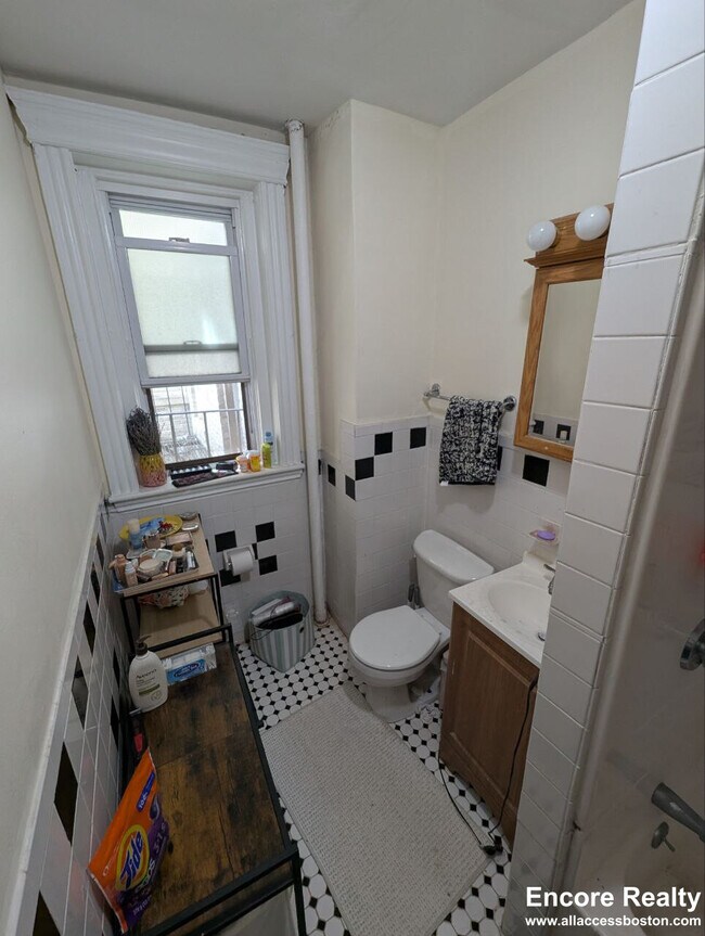 Building Photo - 364 Riverway