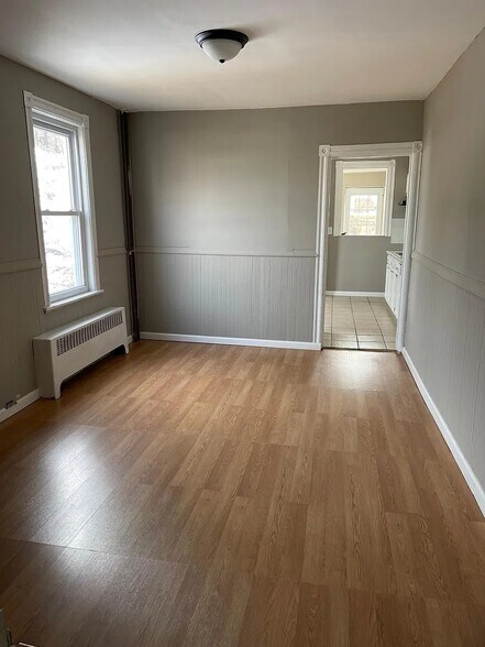 Building Photo - 1108 E 3rd St