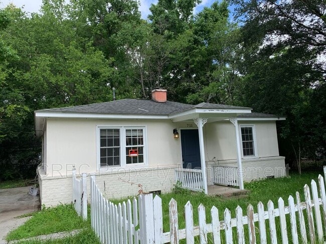 Building Photo - 711 Locust St