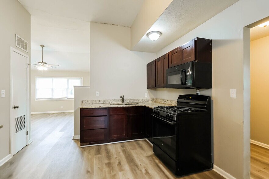 Building Photo - 7303 Dunkirk Ln