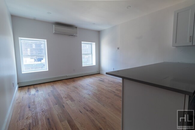 Building Photo - 3 Bedroom with outdoor space at Atlantic A...