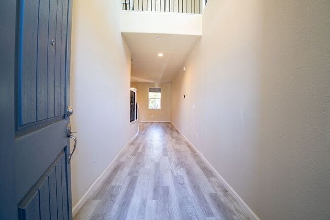 Building Photo - 3625 Blue Bird Dr