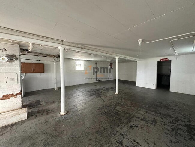 Building Photo - 2123 Davis Ave