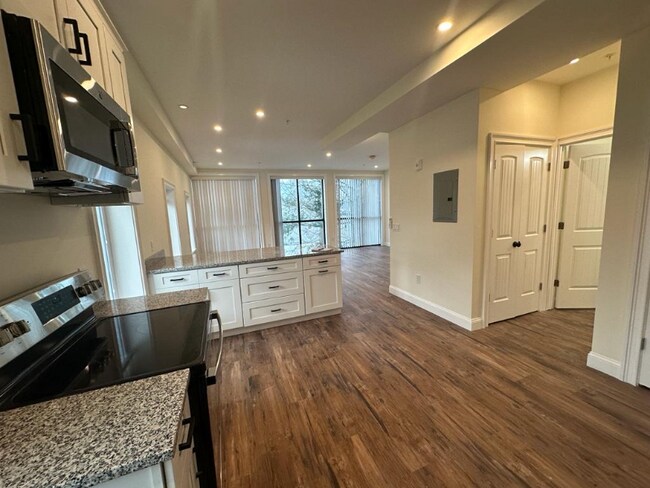 Building Photo - 19 Academy Dr