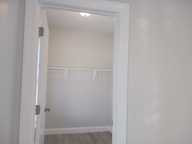 Building Photo - 11 S Park Ave