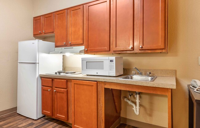 Building Photo - Furnished Studio-Dallas - Frankford Road