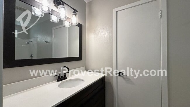 Building Photo - 18430 Niagara Dr