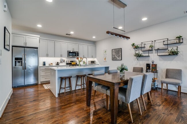 Building Photo - Prime Lower Greenville location with an open floorplan!