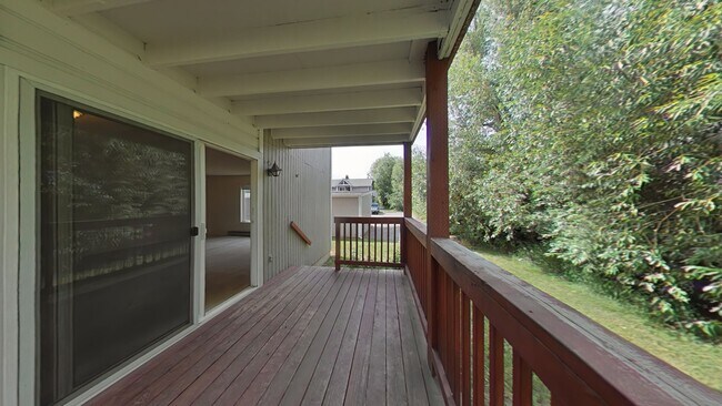 Building Photo - 2Bed 1Bath with Carport! Walk to MSU