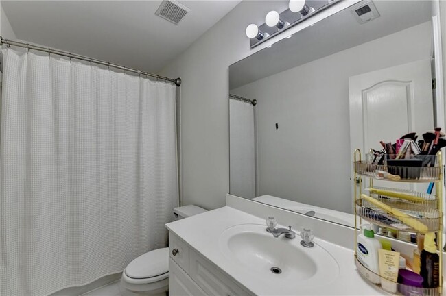 Building Photo - 1213 Harris Commons Pl