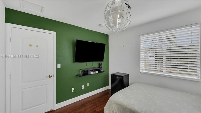 Building Photo - 2342 SE 10th St