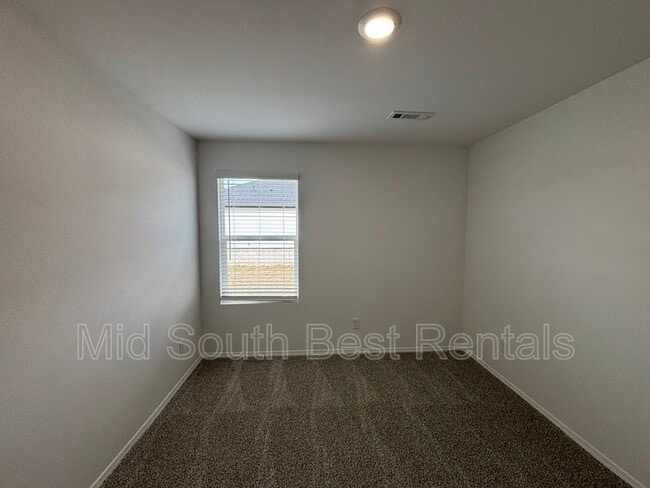 Building Photo - 6416 Newark Dr