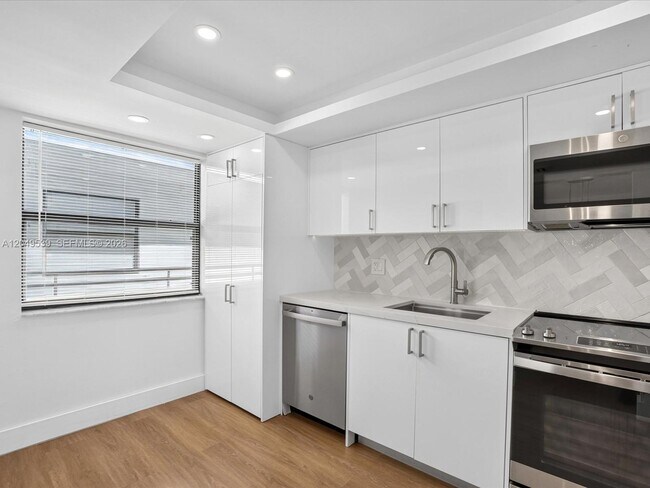 Building Photo - 8201 Byron Ave