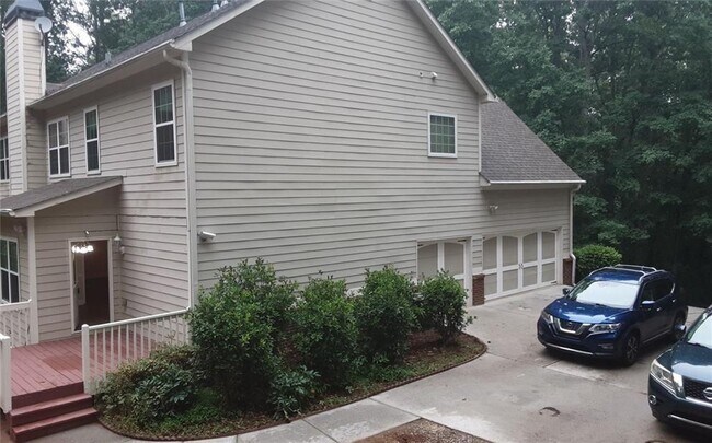 Building Photo - 2532 Lois Ct