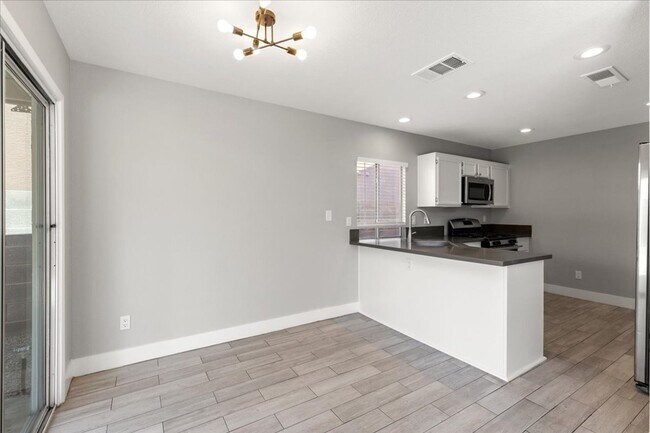Building Photo - Fabulous Home!