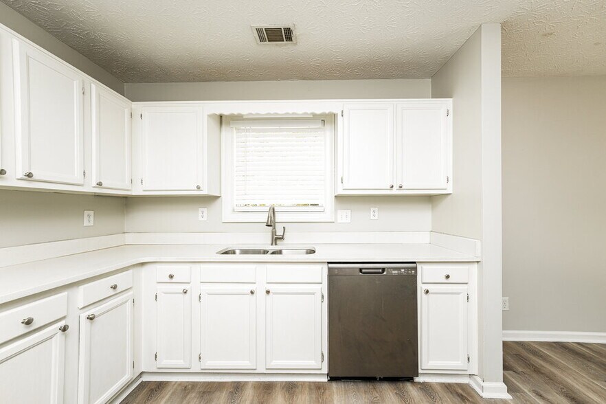 Building Photo - 2600 Trotters Walk Trail