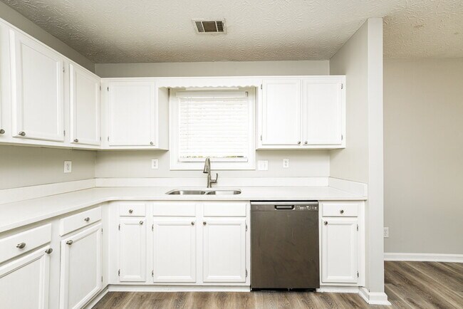 Building Photo - 2600 Trotters Walk Trail