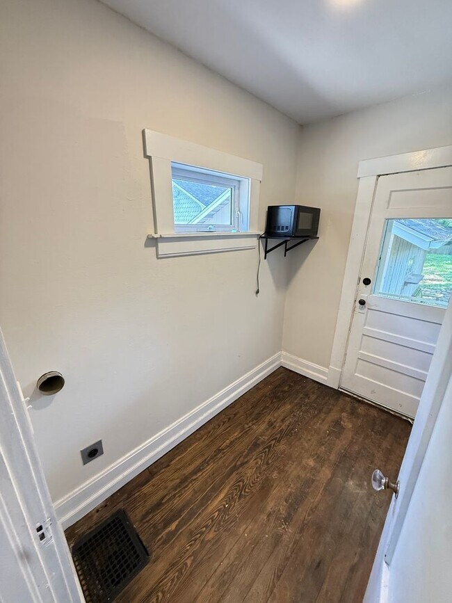 Building Photo - 3 Bed 1 Bath in Rountree