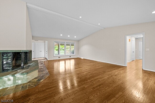 Building Photo - 29 Wayside Pl