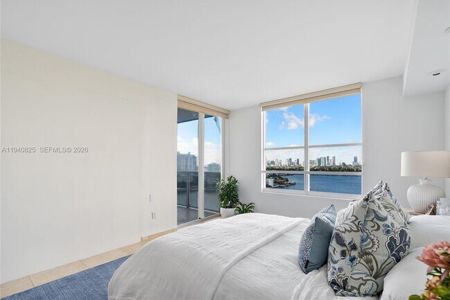 Building Photo - 1800 Sunset Harbour Dr