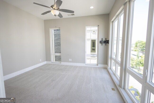 Building Photo - 708 Banton Dr NW