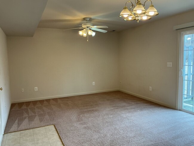 Building Photo - Country Living at its Best!