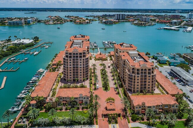 Building Photo - 521 Mandalay Ave