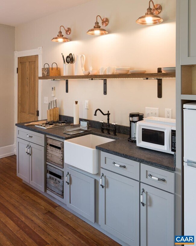 Building Photo - 829 Belmont Ave