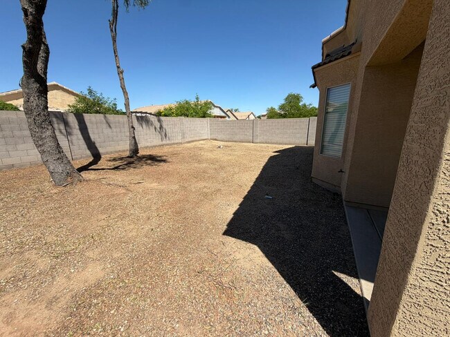 Building Photo - 11284 W Magnolia St