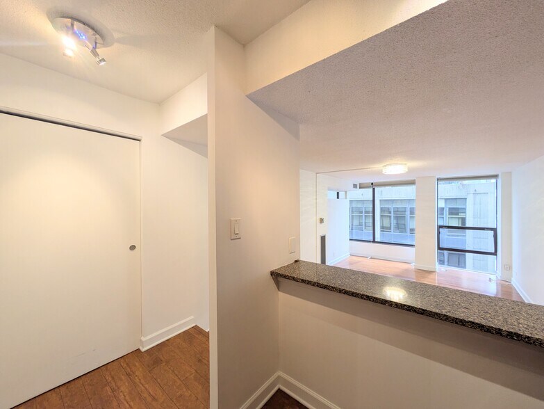 Building Photo - 230 E Ontario St