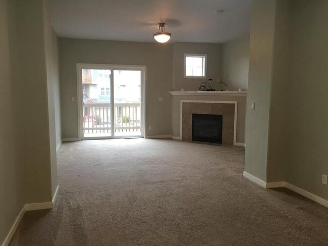 Building Photo - 475 SE 35th St