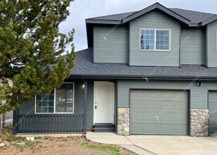 Building Photo - Bright Redmond Duplex — Steps from Umatilla Sports Complex, Garage & Fenced Yard